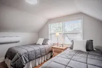 Spacious 4 bed 1.5 bath home directly across Buffalo Trace Distillery. - 3-نجوم
