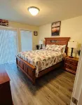 Cozy TownHouse 1/2 Block to Beach Access - Homestays