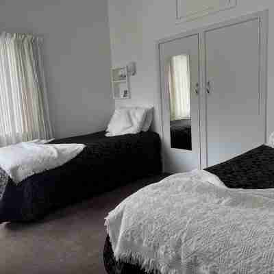 Fully equipped Crofters Cottage for up to 6 people Rooms