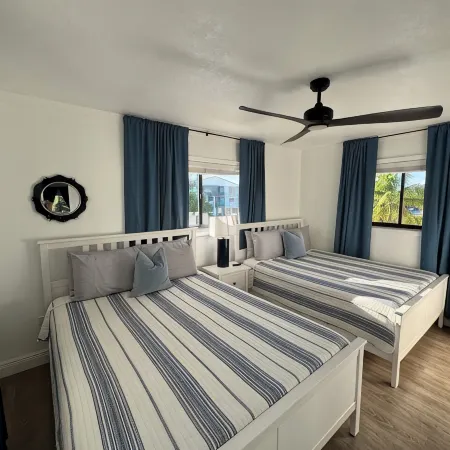 Boater’s Family Retreat in Key Largo with Waterfront Views and Dock Access