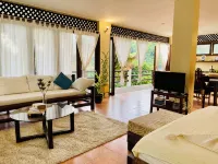Family Studio with panoramic windows to tropical greenery. 3 min to the beach Hotels in Diniwid Beach
