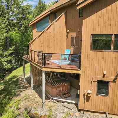Spacious 3-Bed Mt. Chalet with Attitash Views & Private Hot Tub Hotel Exterior