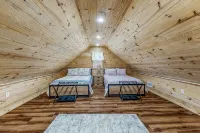 The Yellow Rose Cabin on Lake Granbury - 3-Star