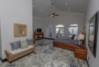 An unBELIZEable home...Barefoot beachfront luxury! - โฮมสเตย์