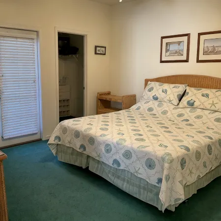 Beach/golf condo. Beach is less than 5 miles, golf is out the window