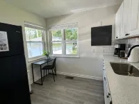 KING bed, Pet Friendly, Modern Retreat, CLE-BW