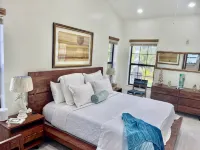 Pellicanus House. Waterfront Paradise+Pool+Hot Tub+ Kayaks Adventure! - 4-Star