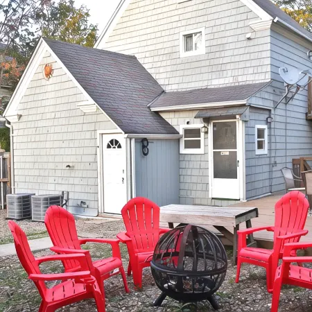 Family-Friendly Lakewood Home 4BR, Full Kitchen & Yard!