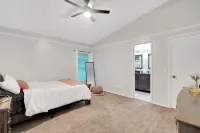 Charming 3-bedroom Pet Friendly house in tranquil Riverview - Homestays