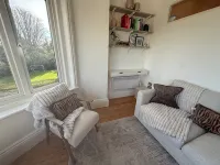 Beautiful 1-bedroom apartment. Perfect for couples, families, or friends. Hotele w: Surbiton