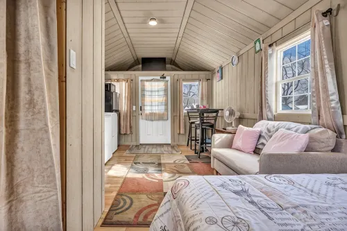 Madison's Lakeside Tiny Home Dream Getaway! - Homestays