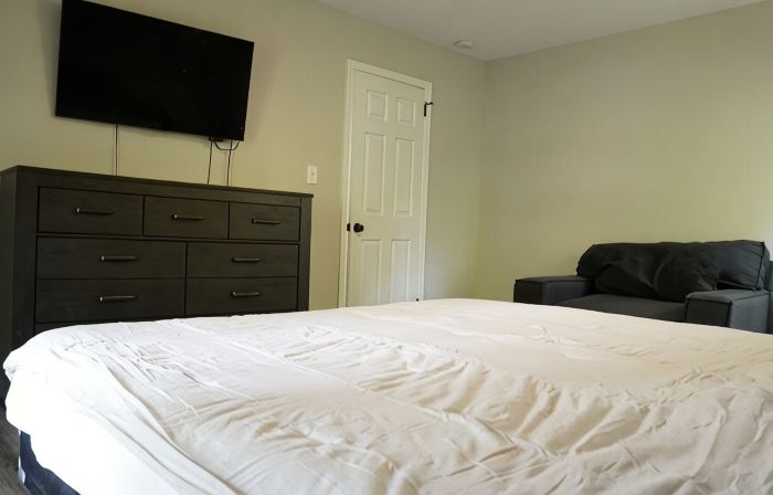 Charming 4-bedroom house with AC, WiFi in peaceful Mint Hill and 2 living rooms