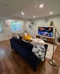 Beautiful Entire 2 Bedroom Suite - Apartments