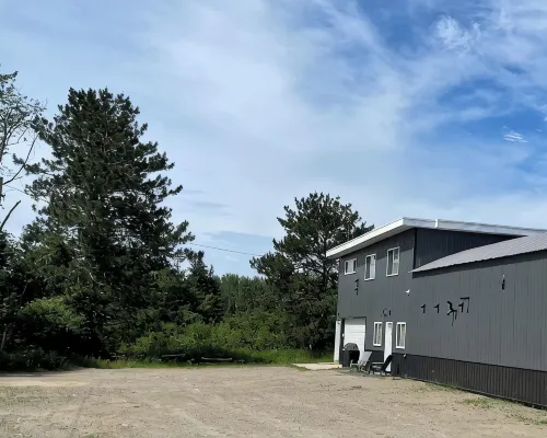 Beautiful modern 2 bedroom apartment, near trails, with big parking lot Hotels in Ely