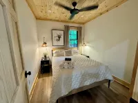 Newly Remodeled-Lakefront Cabin on 4th Lake w/Dock & Kayaks. Trail 5 Access ウェッブのホテル