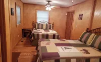 Family Cabin with Hot Tub & Game room. 8.3 miles from Appalachian Ski Mt. - Homestays