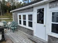 Cozy 1 bedroom cabin a few steps from Gardner Lake - Hytter