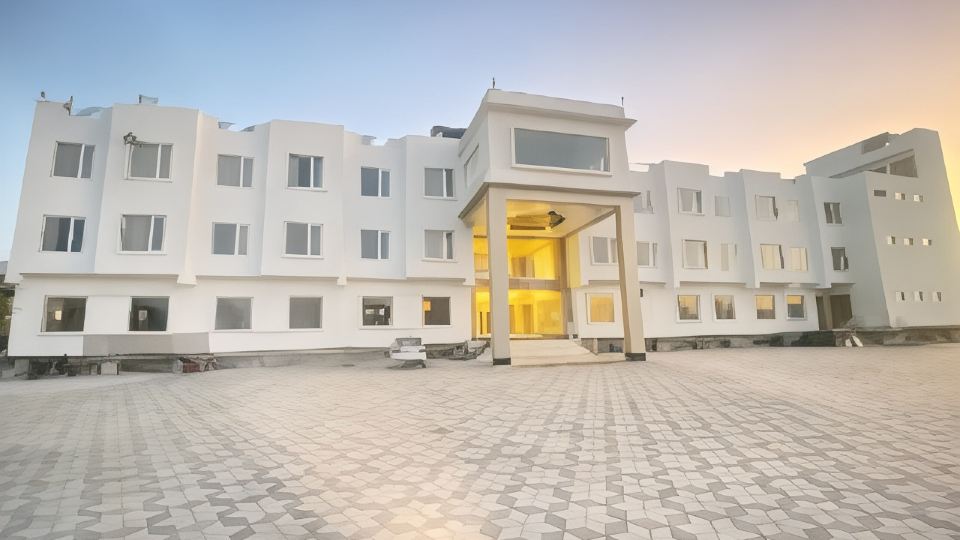 Hotel Anant Resort