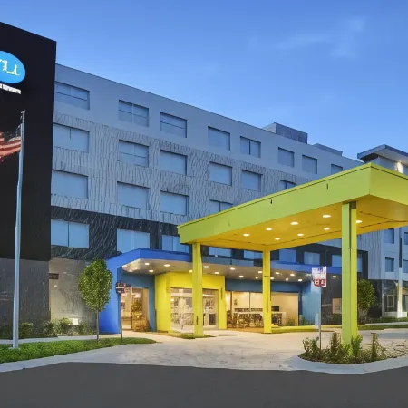 Tru by Hilton Troy Detroit Отели в г. Трой