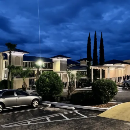 Days Inn by Wyndham Pensacola - Historic Downtown