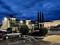 Days Inn by Wyndham Pensacola - Historic Downtown - parking