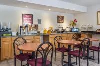 Econo Lodge & Suites Southern Pines - 2-Star