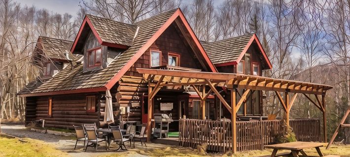 Sleeps 21! Moose Lodge Log Cabin and Chalet & Hot Tub Hotels in Anchorage