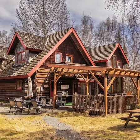 Sleeps 21! Moose Lodge Log Cabin and Chalet & Hot Tub