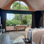 Oceanview Chalet with Floor-to-Ceiling Windows - Your Serene Escape. - Homestays