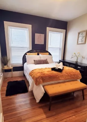 Centrally located in the heart of Boston near T - บังกะโล