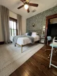 Boutique 1925 Craftsman • Downtown • Garden Retreat - 4-Star