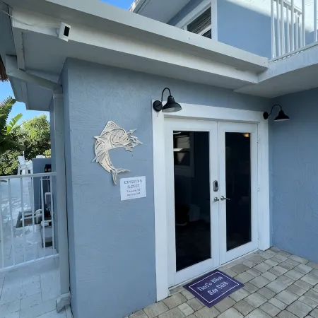 Islamorada Boaters Paradise with 70' Dock and private beach access..