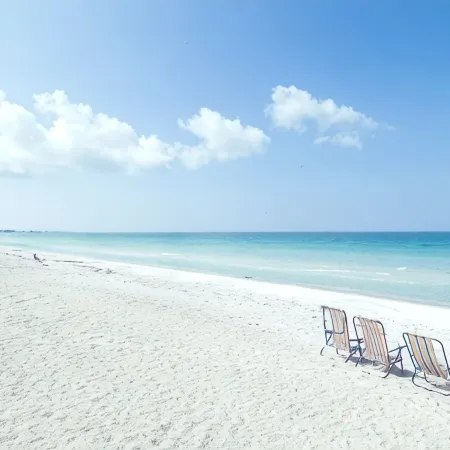 MI Oasis Getaway! Just 200 Steps to the Beach on a very quiet street