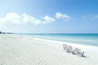 MI Oasis Getaway! Just 200 Steps to the Beach on a very quiet street - 4 stjerner