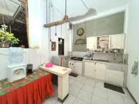 Hati Hati - Hostels