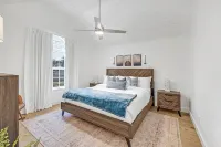 Charming, 2 King Beds, Fire Pit, 72" Smart TV, Welcoming - 4 tähden