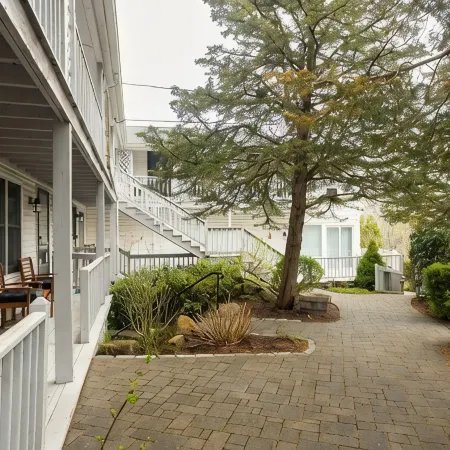 Cozy Nautical Getaway in Cape Neddick