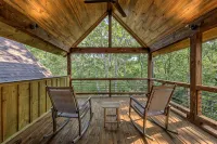 Sunrock Mountain Dream II ~ Luxury Cabin Hot Tub, Pool Table, Fire Pit & Sw. Bed - 4 tähden