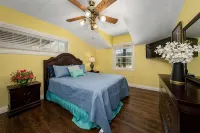 Private Oasis Near Downtown with Heated Pool and Spa - breakfast