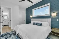 New 3800sf custom home with unobstructed ocean views and private pool - 4-Star