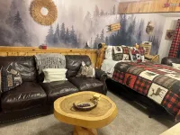 White Mountains Chic Chateau: Updated 3Br+Loft, Sauna, Fireplace & Resort Perks