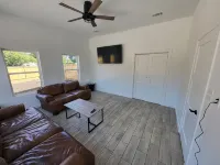 Newly Renovated Modern Farmhouse Style Close to the Heart of Fort Worth - ジャグジー