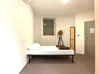 Hostel Flamingo Nîmes Gare Centre Hotel di 