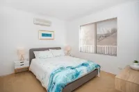 Batemans Bay’s Beach Holiday apartment 200 mts to Denhams and Surf Beach. - Wifi