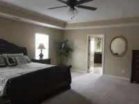 New Listing! Fully furnished! Available for Master's!! - Bungalow