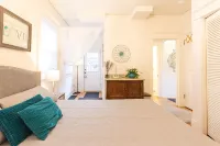 4 Bed 4 Bath House: Steps to Downtown Manitou Springs - Boutique