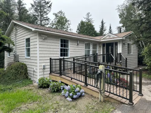 Luxury 3/2, Wheelchair Access, Hot Tub+Lift, Yard, Fireplace Walk to Lighthouse