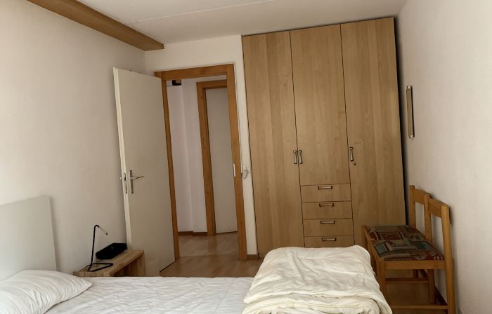 50 metres from the cable car, quiet, spacious apartment, parking and wifi.