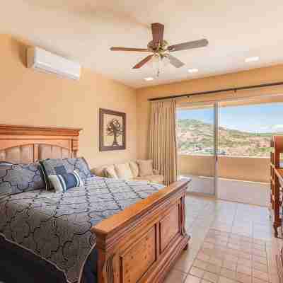 *Spectacular Ocean Views* Walk to Beach - Secure Gated Community - Sleeps 12 Rooms