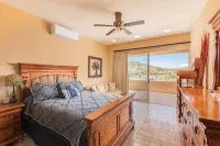 *Spectacular Ocean Views*  Walk to Beach - Secure Gated Community - Sleeps 12 - บังกะโล